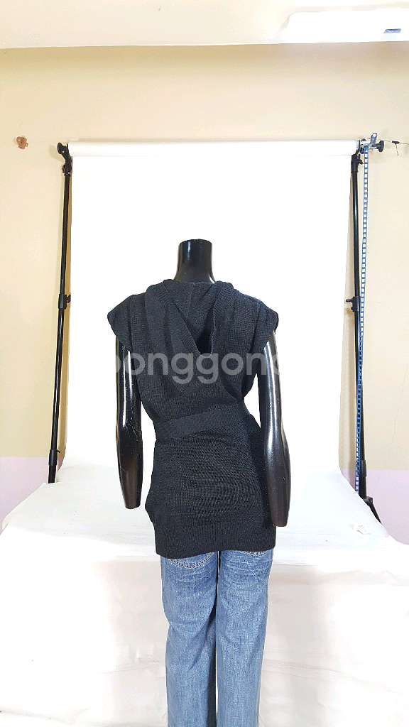 알리시 진회색 울 여성 민소매 후드 니트--3