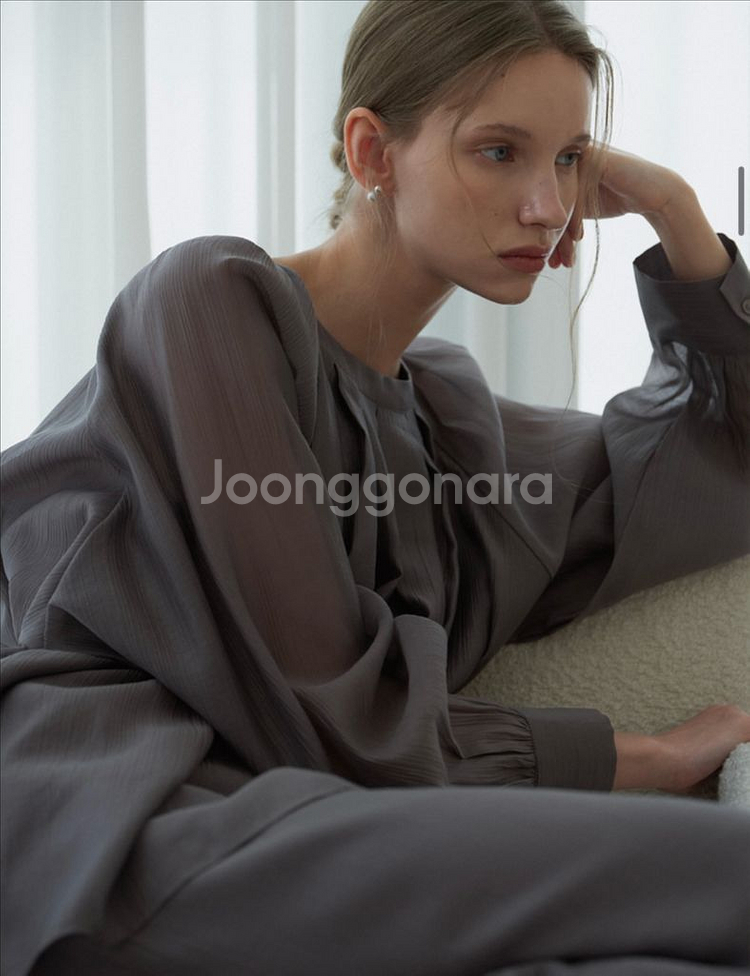 모멧 오뜨르 블라우스 (새상품)--3