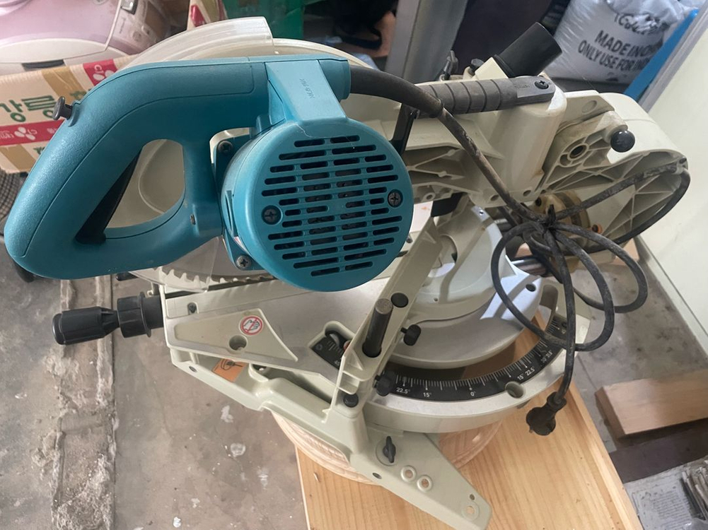 마끼다 LS1214 슬라이딩 각도절단기--1