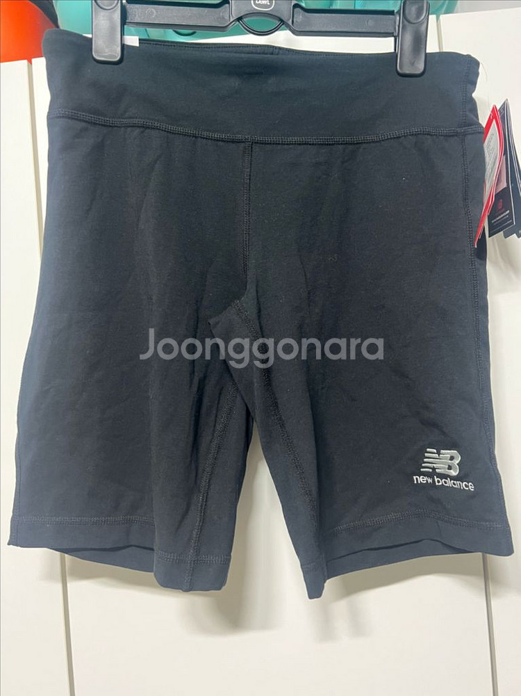 새상품 뉴발란스 여성 UNISSENTIAL 반바지 M--0