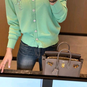 새상품) 자수 브이넥 가디건 팔아요