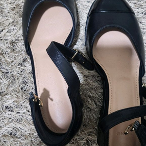 마인펌프스 235사이즈