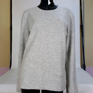 페라가모 연회색 울/캐시미어 여성 라운드 넥 니트