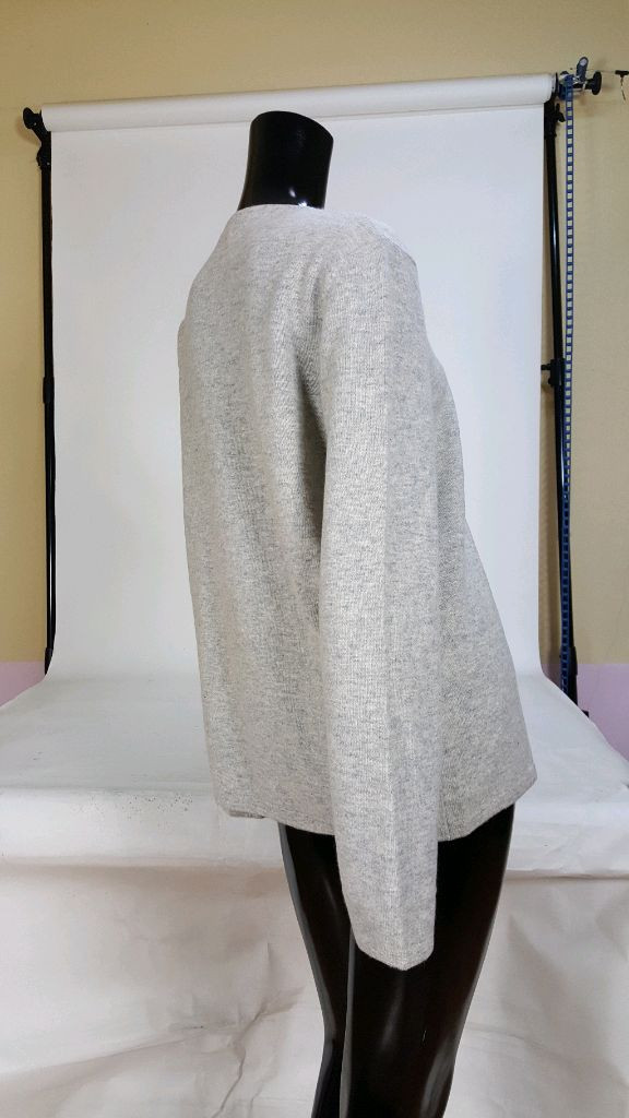 페라가모 연회색 울/캐시미어 여성 라운드 넥 니트--3