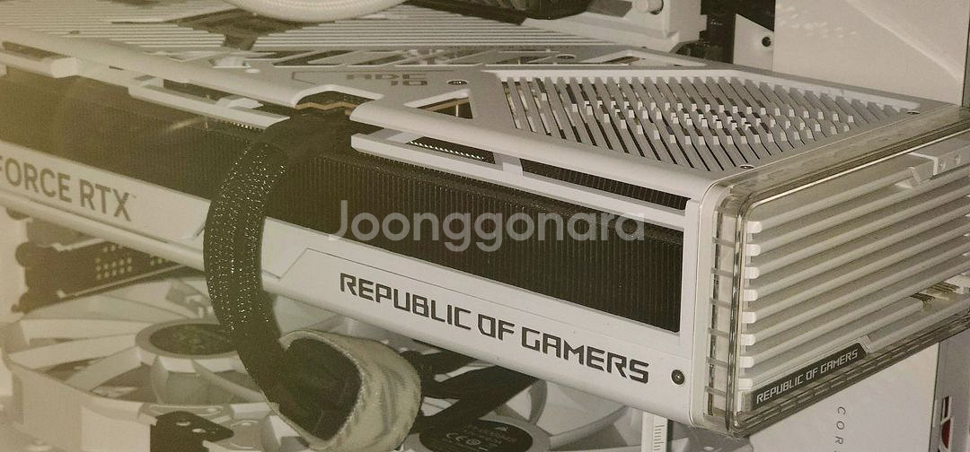 ROG Strix RTX 4080 OC 화이트 스트릭스--1