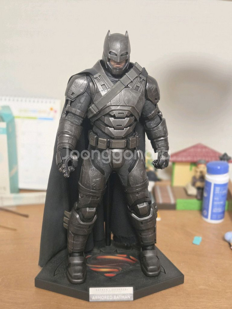 핫토이 아머드 배트맨 판매 합니다--1