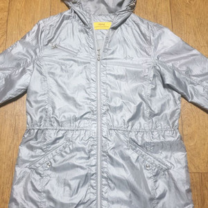 루이까스텔 바람막이 95 사이즈입니다