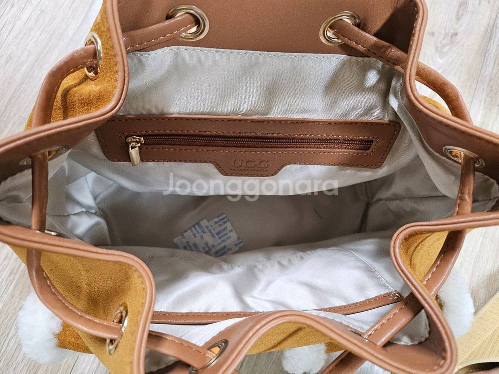 UGG 어그 미니 백팩 새상품--2