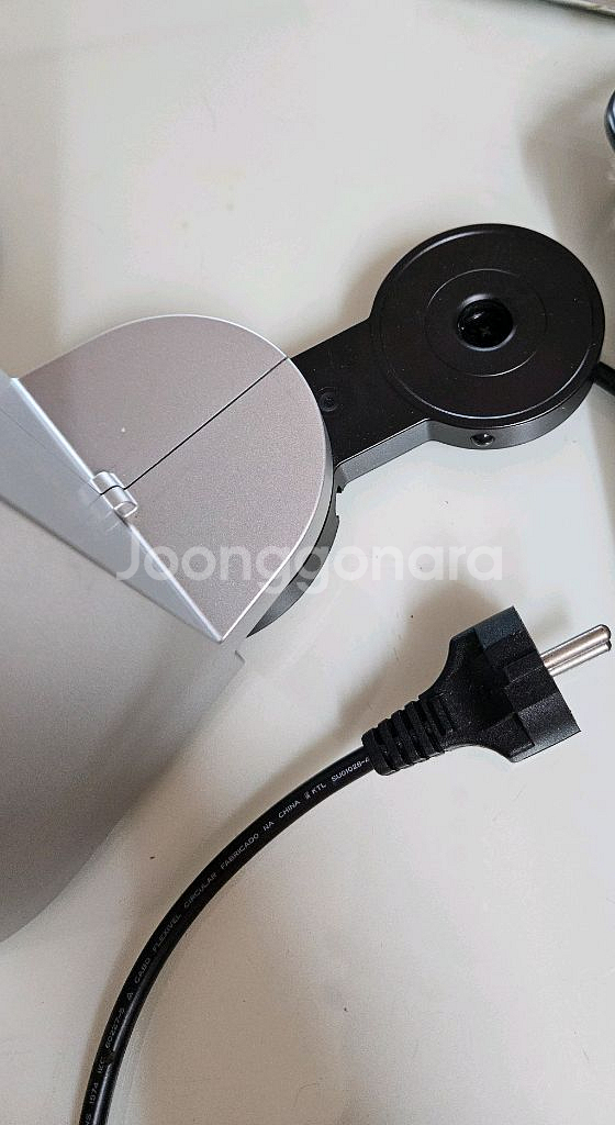 택포]네스프레소 커피 머신 버츄오 플러스 그레이 중고--2