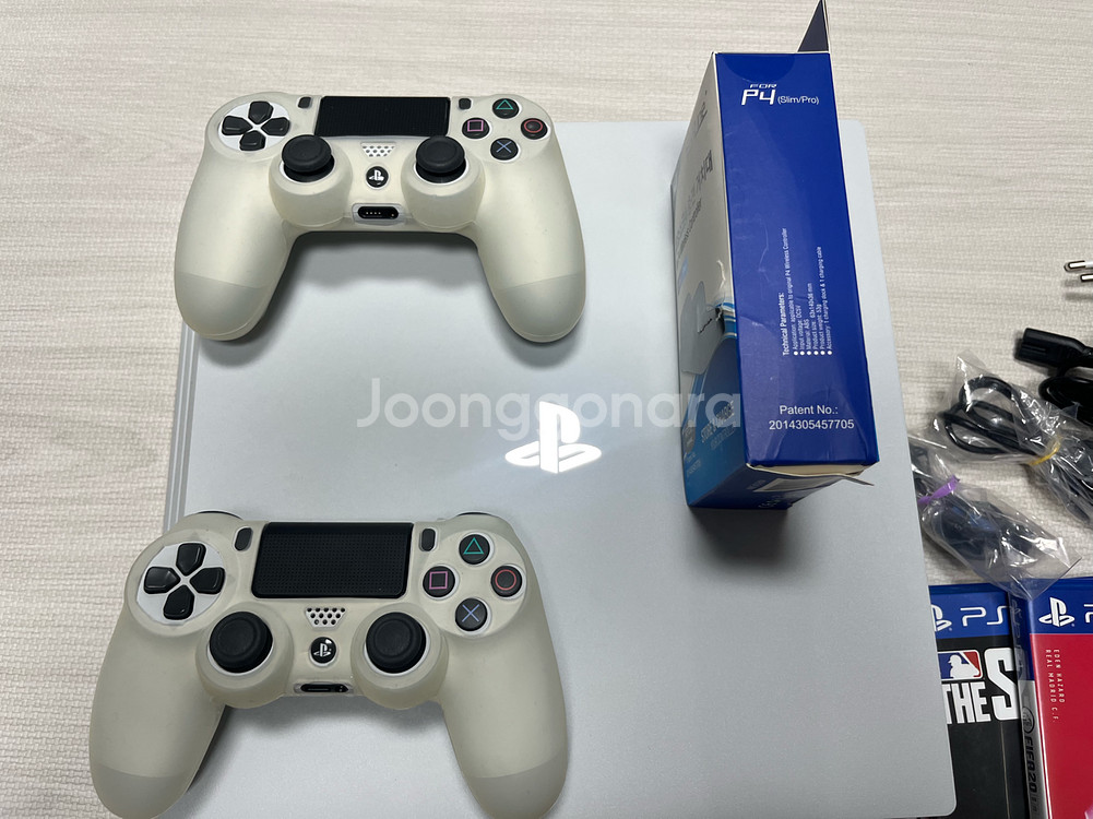 PS4 Pro 1TB 글레이셔 화이트 듀얼쇼크 2개--1