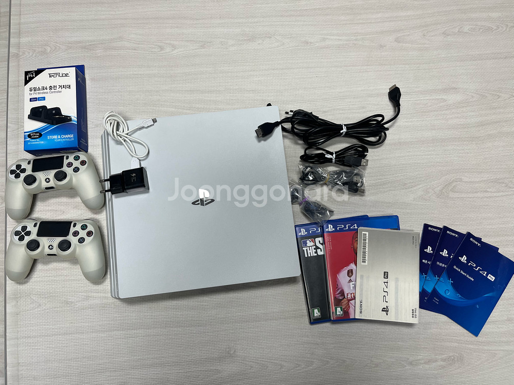 PS4 Pro 1TB 글레이셔 화이트 듀얼쇼크 2개--2