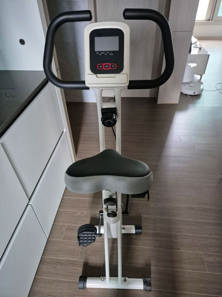 접이식 실내용 고정식 자전거 이미지