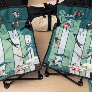 스타벅스 썸머 폴딩체어 싸게 2세트 팔아요~!! @@