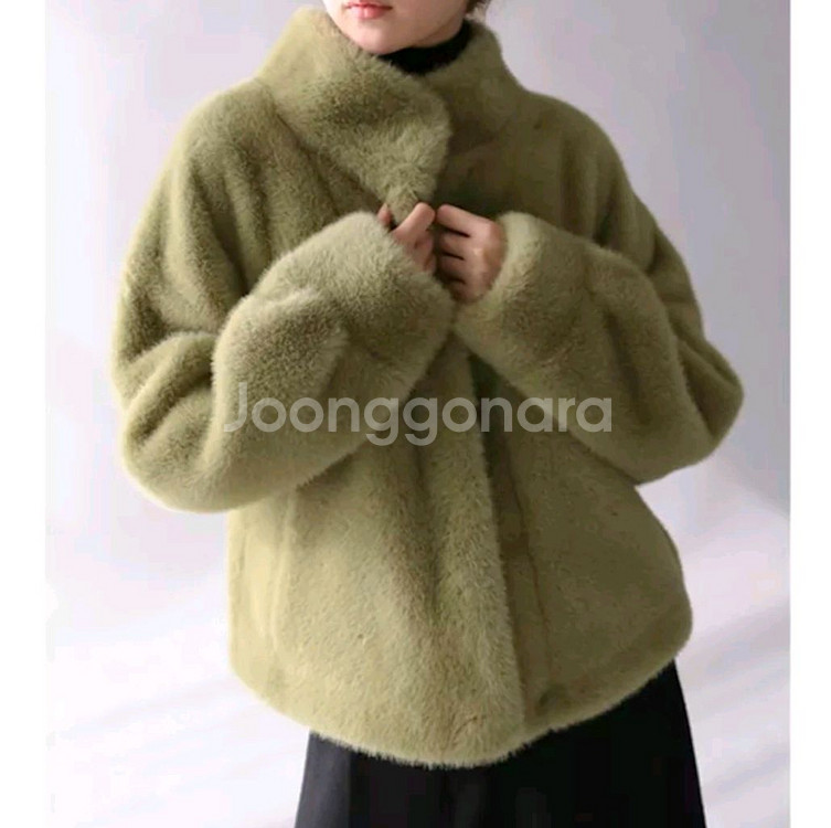올리브그린 페이크퍼 자켓 (새옷)--0