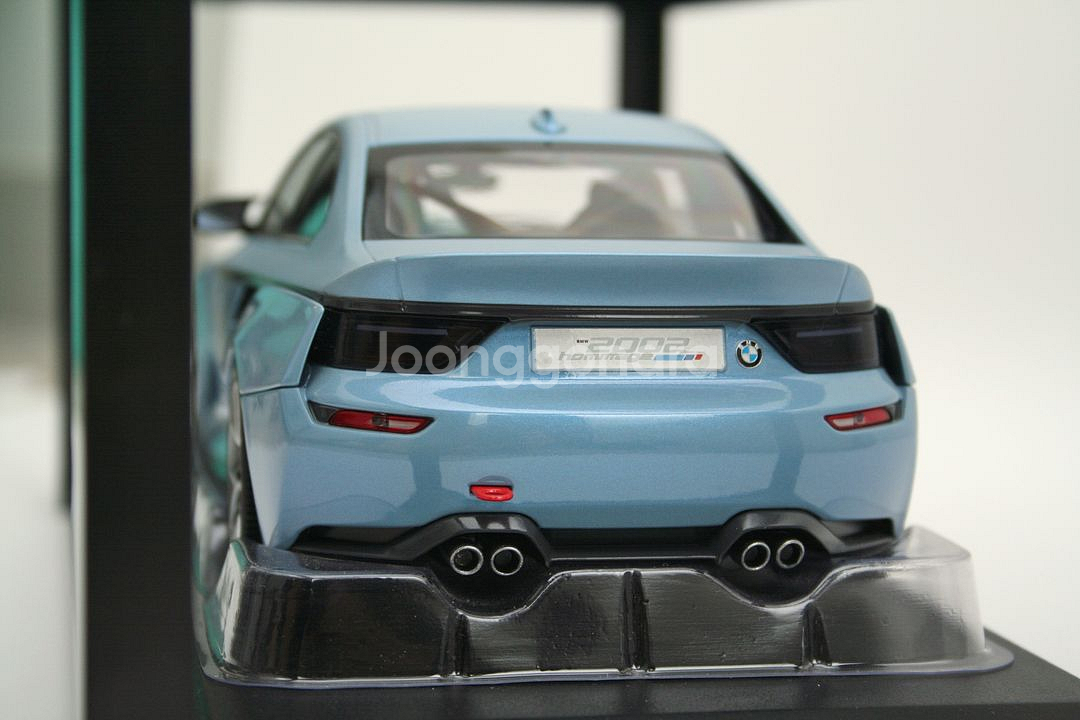 BMW 1:18 다이캐스트 2002오마쥬 컨셉트--4