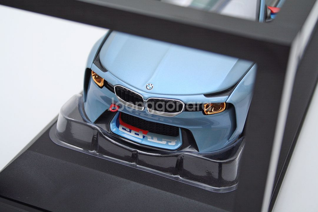 BMW 1:18 다이캐스트 2002오마쥬 컨셉트--2