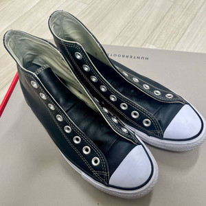 컨버스 척테일러 하이 레더 검흰 255사이즈