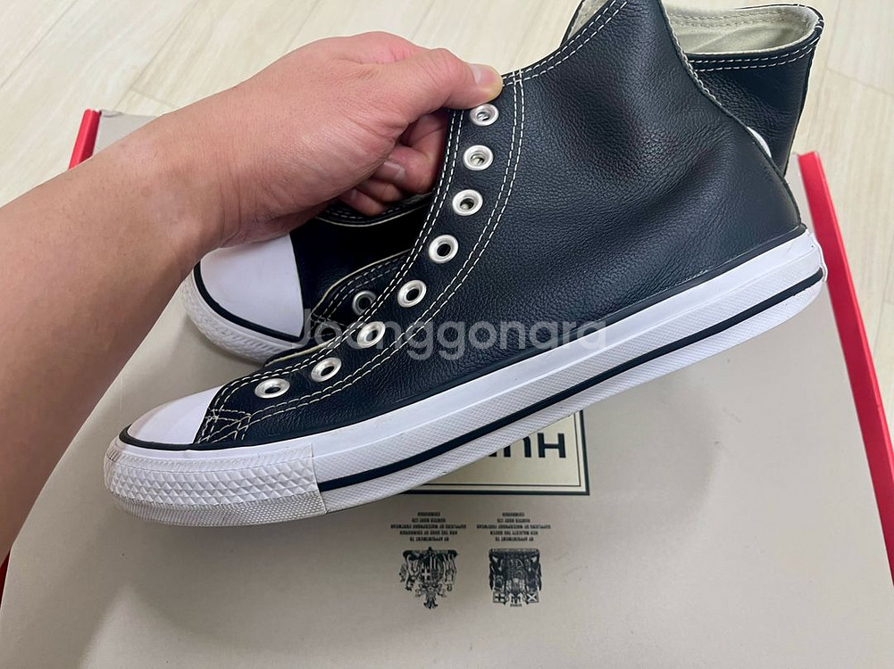 컨버스 척테일러 하이 레더 검흰 255사이즈--2