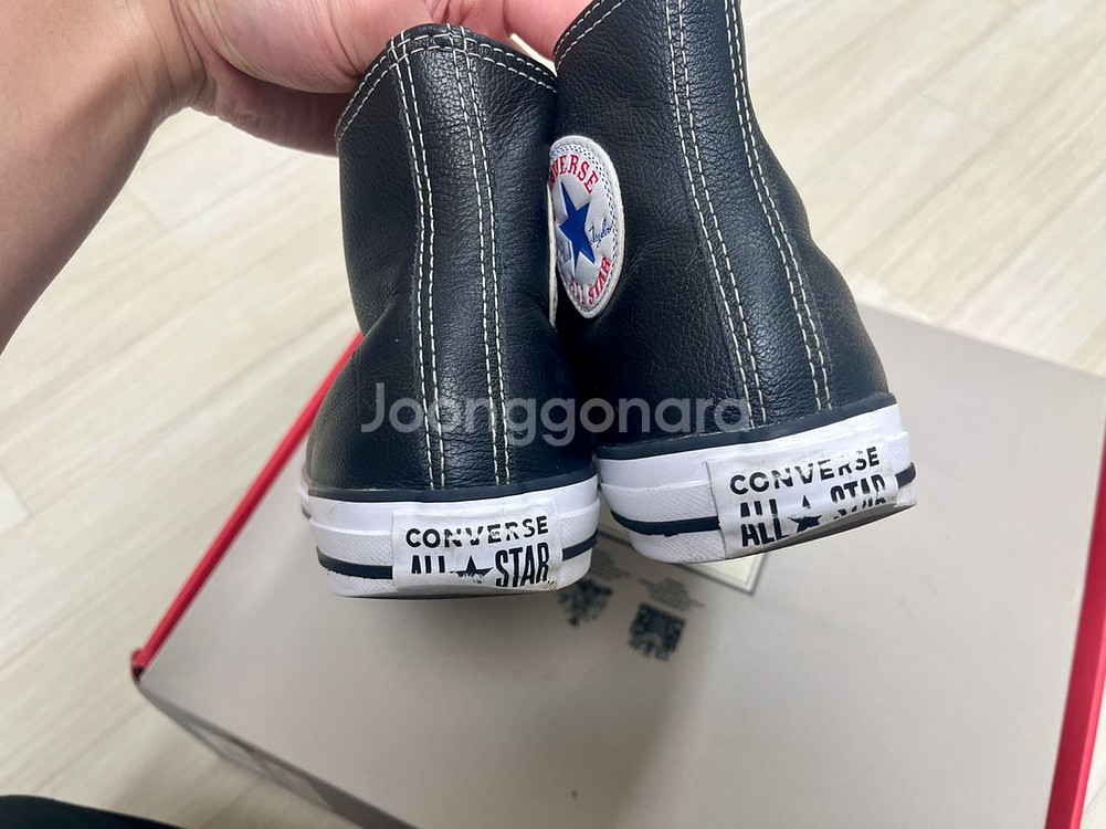 컨버스 척테일러 하이 레더 검흰 255사이즈--3