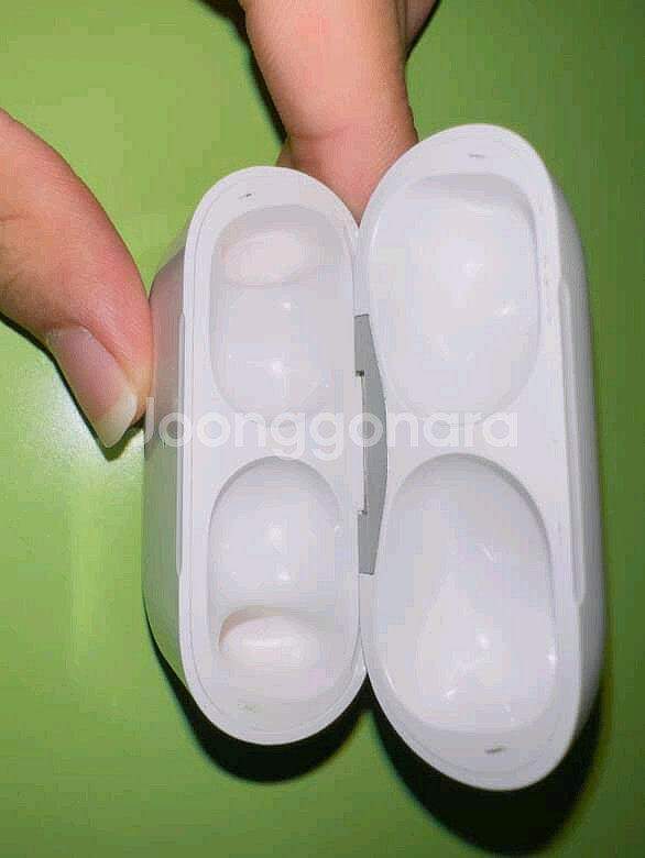 에어팟프로2 C타입본체팝니다. 가격제안가능--2