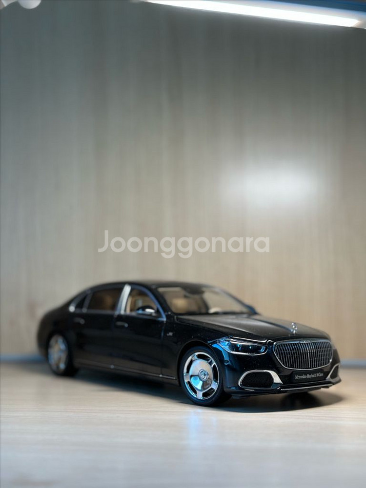 얼모스트리얼 마이바흐 s680 1:18 다이캐스트--0