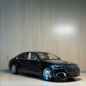 얼모스트리얼 마이바흐 s680 1:18 다이캐스트