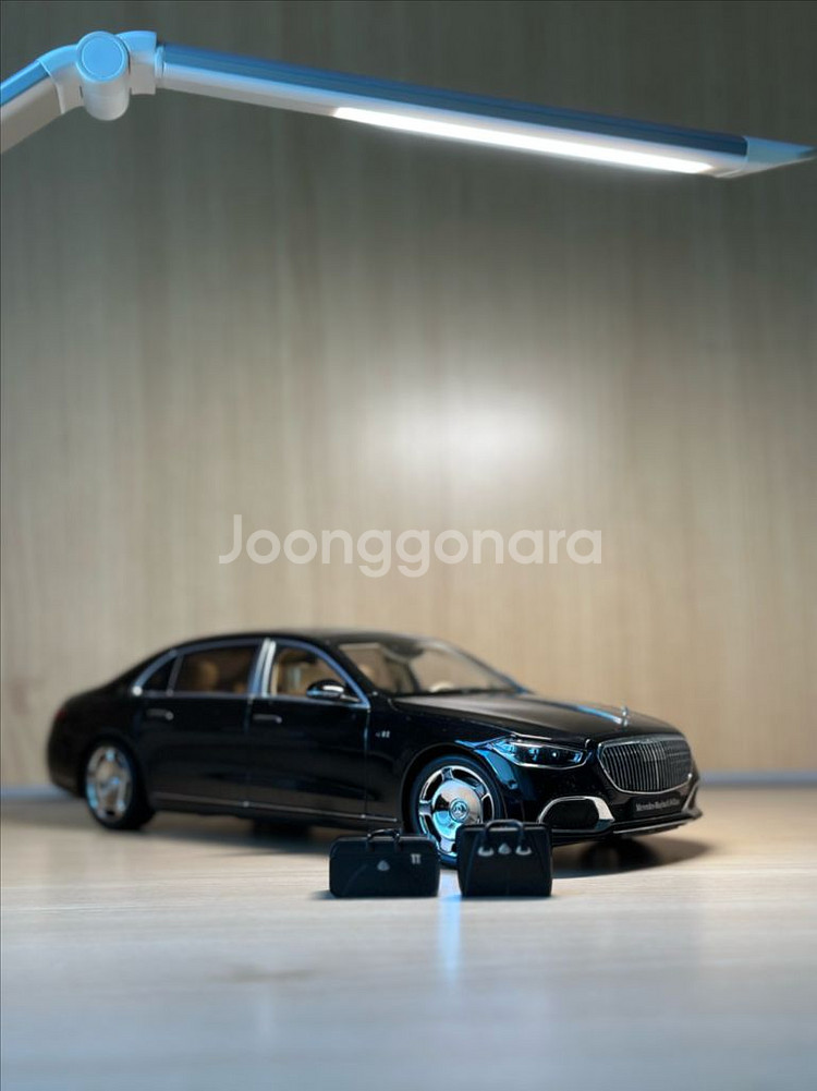 얼모스트리얼 마이바흐 s680 1:18 다이캐스트--1