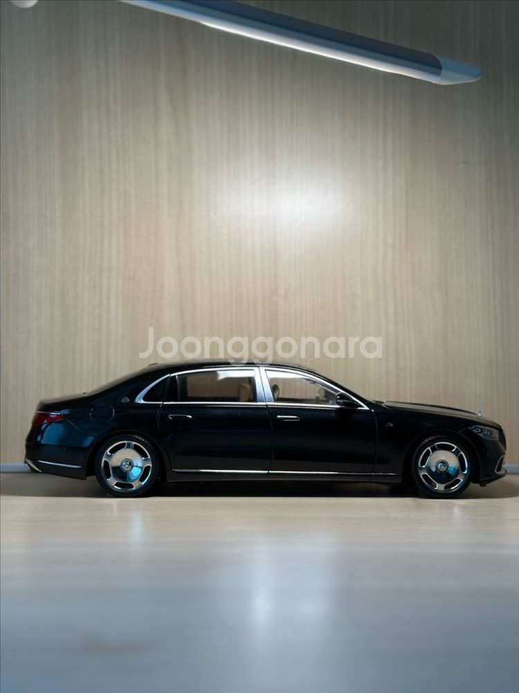 얼모스트리얼 마이바흐 s680 1:18 다이캐스트--2