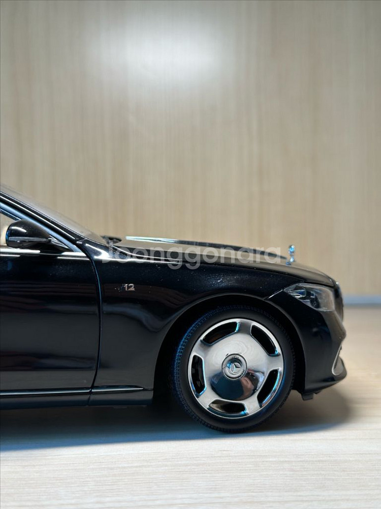 얼모스트리얼 마이바흐 s680 1:18 다이캐스트--3