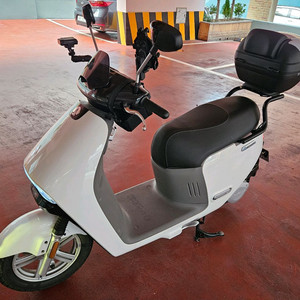 25년식 블루샤크 R1 lite 전기스쿠터 키로수낮음