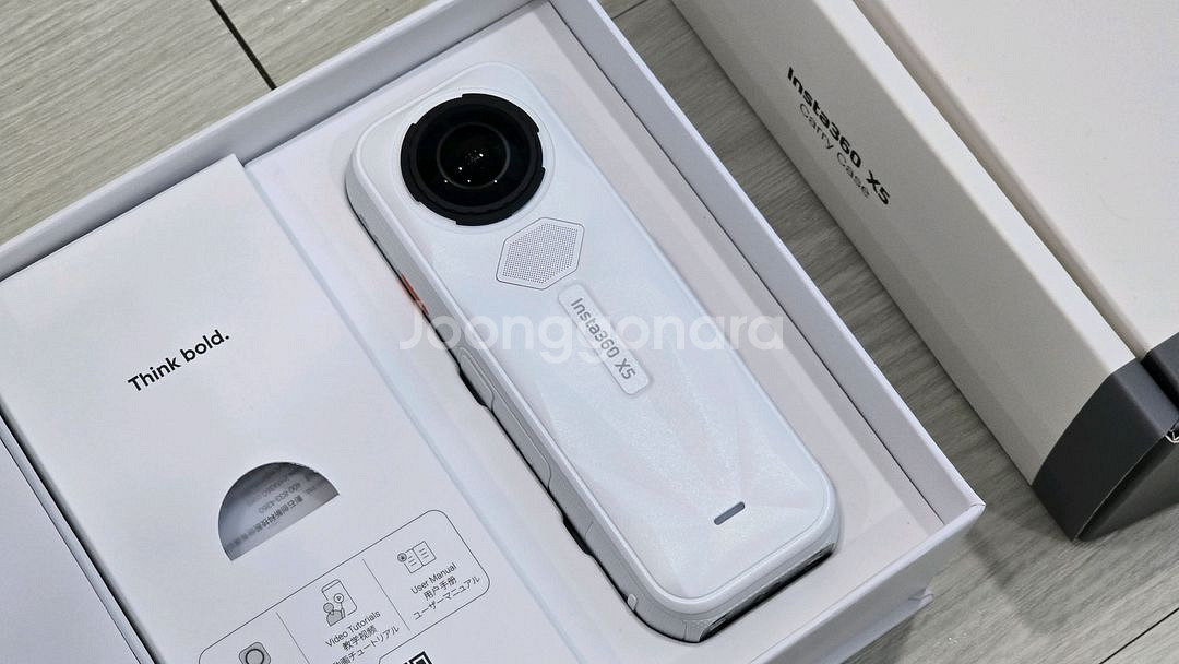인스타360 x5 화이트 에센셜 구성 신동품 팝니다--2