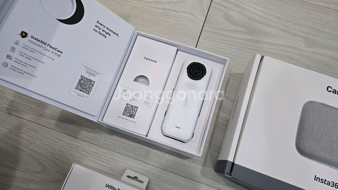 인스타360 x5 화이트 에센셜 구성 신동품 팝니다--1