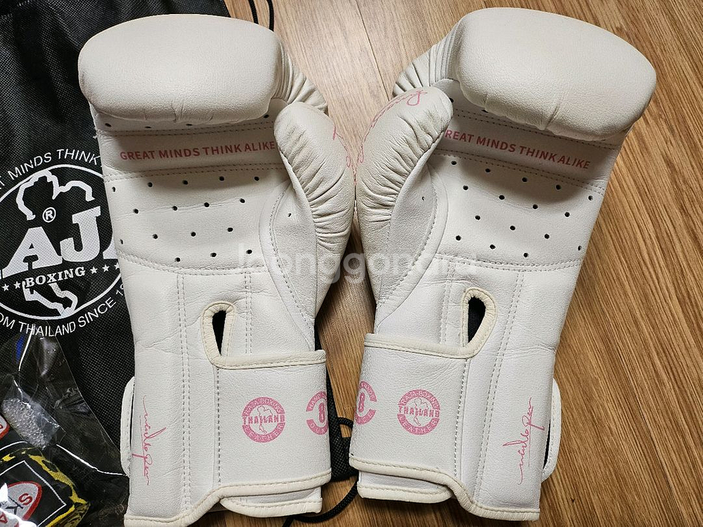 라자 무에타이 킥복싱 8온스 글러브 판매합니다.--1