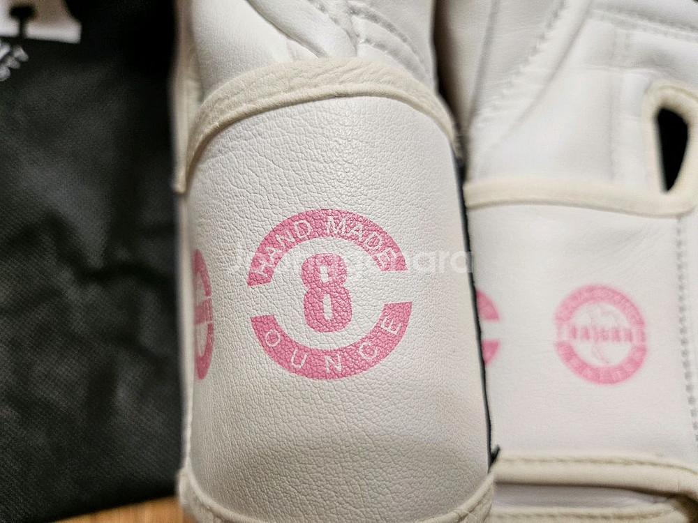 라자 무에타이 킥복싱 8온스 글러브 판매합니다.--2