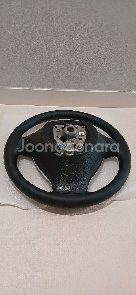 BMW F10 5시리즈(520D) 정품 핸들 20만원--0