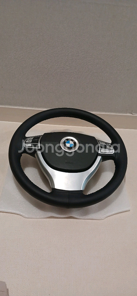 BMW F10 5시리즈(520D) 정품 핸들 20만원--1