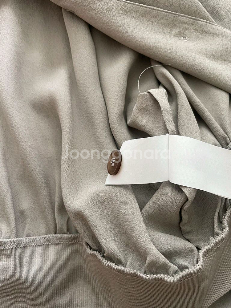 자라 크롭 블라우스 회색--1