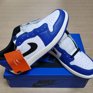 조던1로우OG 새제품 270사이즈 새제품 13만원