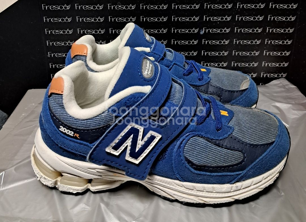 뉴발란스키즈 2002r 운동화블루 185사이즈--0