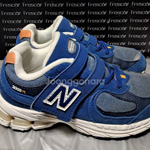 뉴발란스키즈 2002r 운동화블루 185사이즈