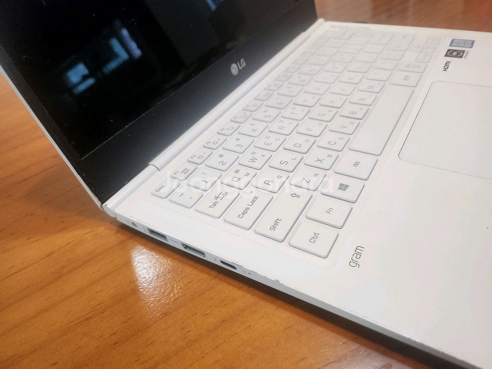 대용량 LG gram노트북(24램 768SD 터치o)--3