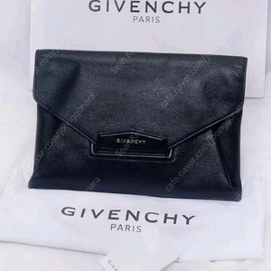 지방시 안티고나 엔벨로프 블랙 미디움 클러치백