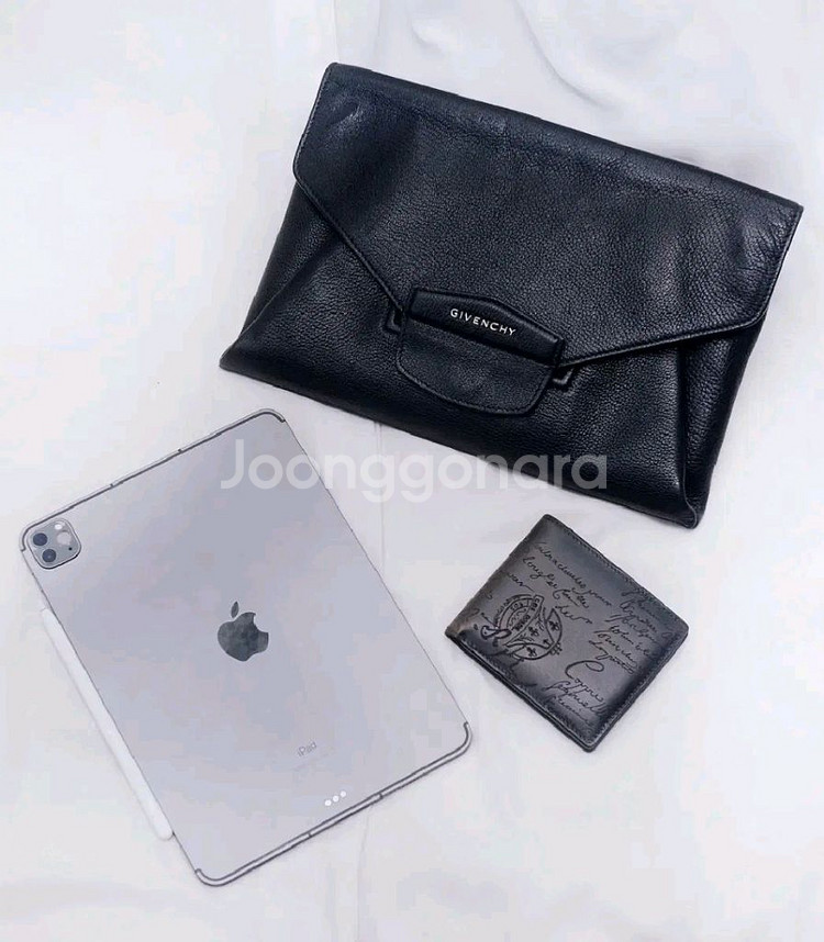 지방시 안티고나 엔벨로프 블랙 미디움 클러치백--2