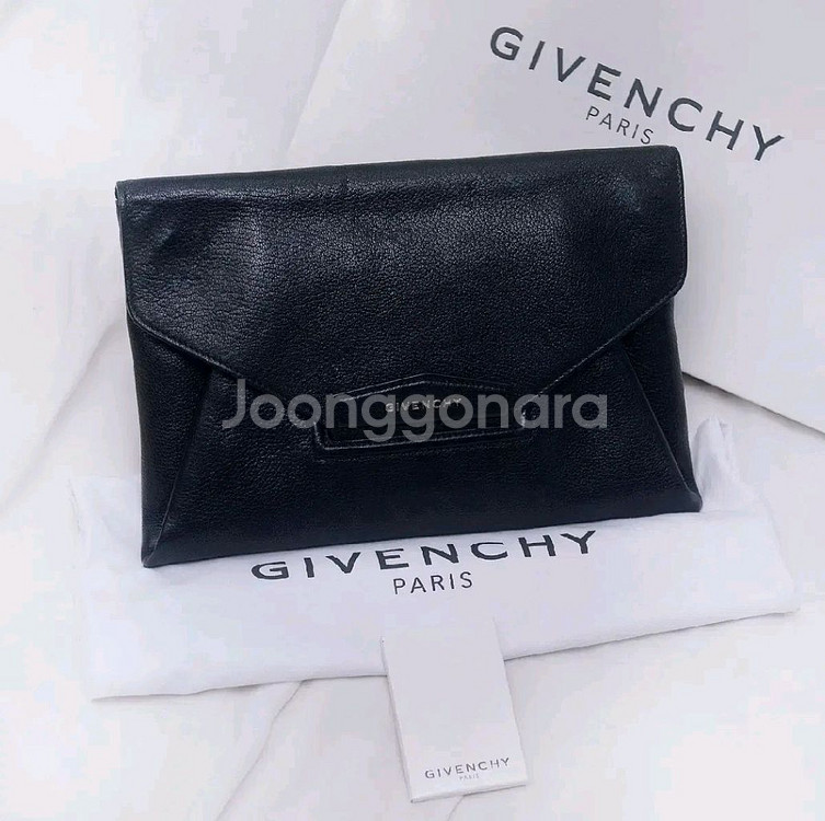 지방시 안티고나 엔벨로프 블랙 미디움 클러치백--1