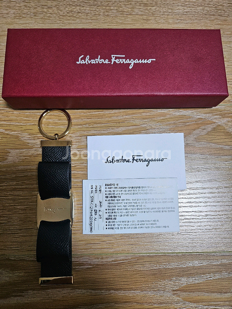 페라가모 바라보우 금장 블랙 키링 새상품--0