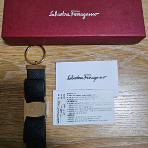 페라가모 바라보우 금장 블랙 키링 새상품