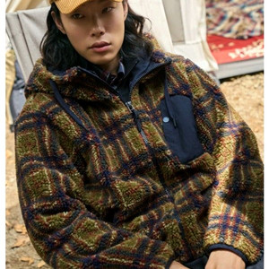 코오롱 류준열 체크후리스 팝니다