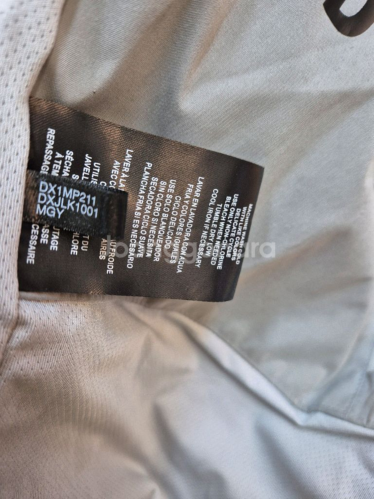 DKNY 바람막이 M사이즈 판매합니다. 은은한 회색톤이--4
