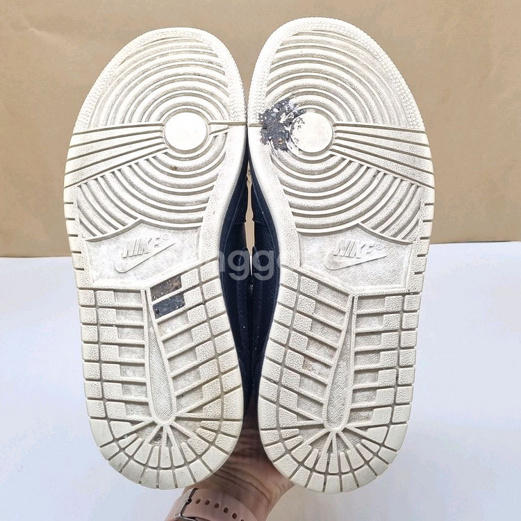 나이키 에어 조던 1 미드 올블랙235--3