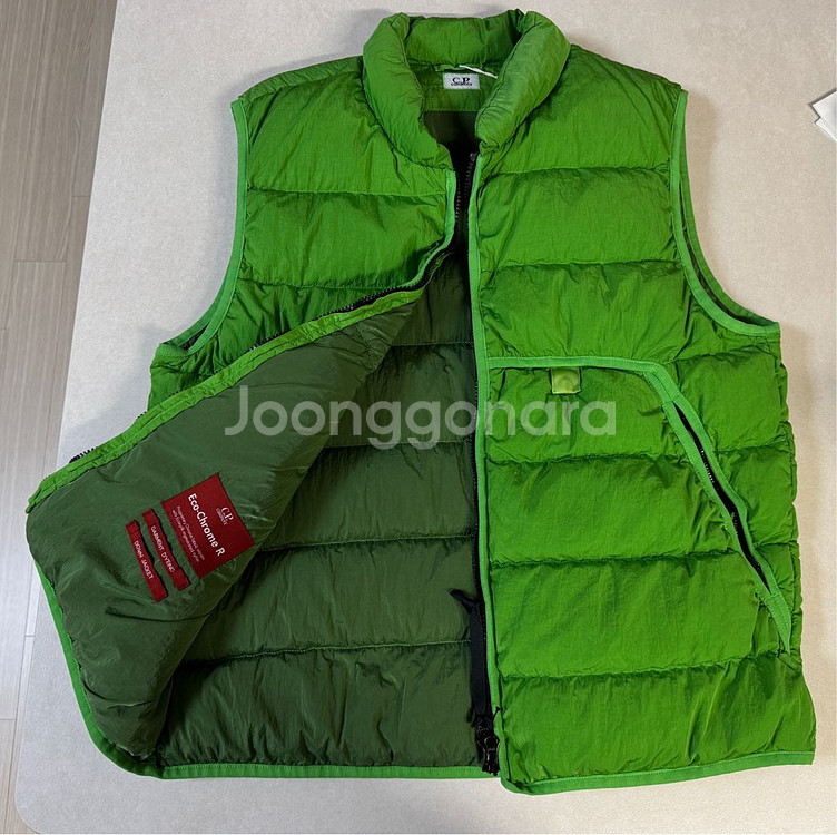 cp컴퍼니 패딩조끼 판매합니다 (새상품)--4
